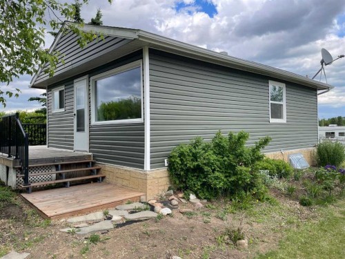 932 4 Avenue, Hines Creek, AB 