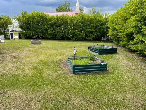 932 4 Avenue, Hines Creek, AB 
