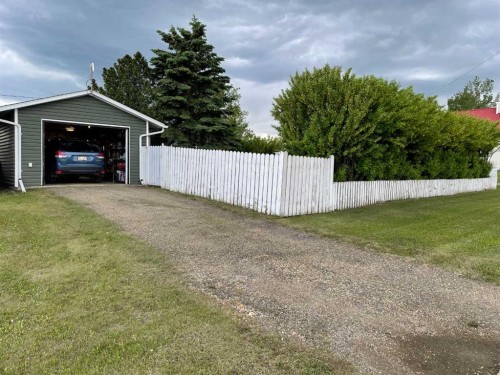 932 4 Avenue, Hines Creek, AB 