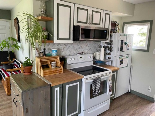 932 4 Avenue, Hines Creek, AB 