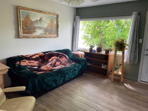 932 4 Avenue, Hines Creek, AB 