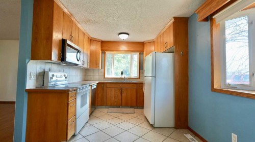 9714 77 Avenue, Peace River, AB 