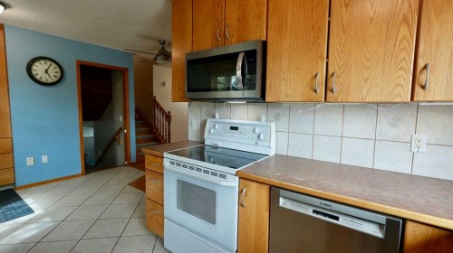 9714 77 Avenue, Peace River, AB 