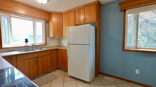 9714 77 Avenue, Peace River, AB 