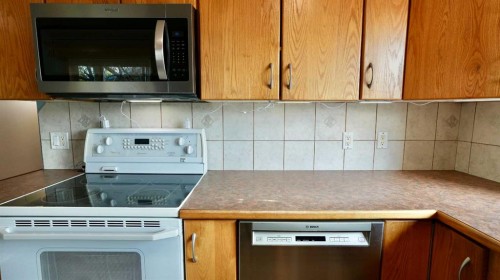 9714 77 Avenue, Peace River, AB 