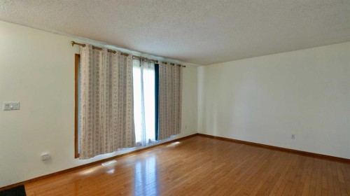9714 77 Avenue, Peace River, AB 