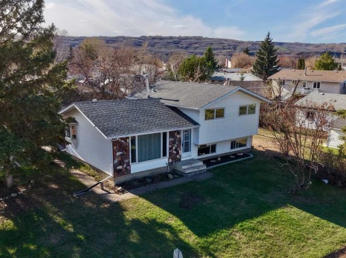 9714 77 Avenue, Peace River, AB 