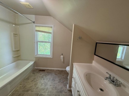 4904 58Th Avenue, High Prairie, AB - Indoor Photo Showing Bathroom