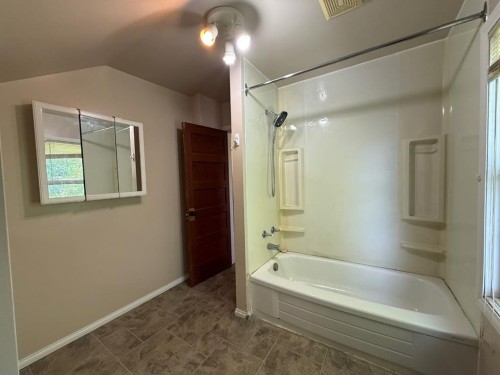 4904 58Th Avenue, High Prairie, AB - Indoor Photo Showing Bathroom