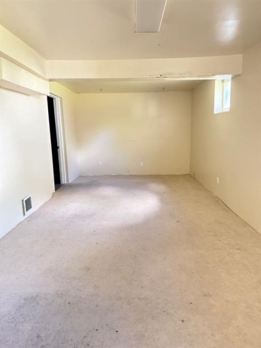 4904 58Th Avenue, High Prairie, AB - Indoor Photo Showing Other Room