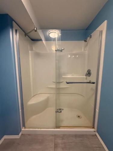 4904 58Th Avenue, High Prairie, AB - Indoor Photo Showing Bathroom