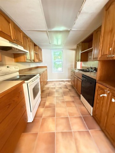 4904 58Th Avenue, High Prairie, AB - Indoor Photo Showing Kitchen