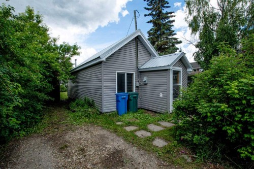 206 7th Street  Beaverlodge, AB T0H 0C0