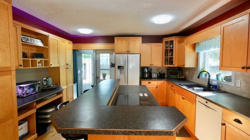 8101 103 Avenue, Peace River, AB 