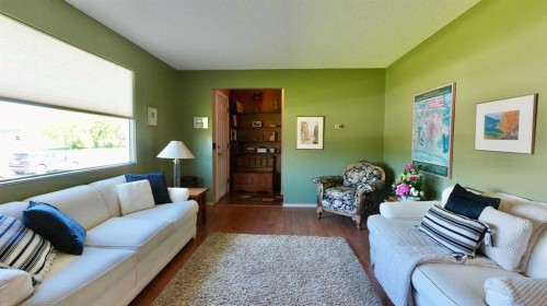 9527 89 Avenue, Peace River, AB 