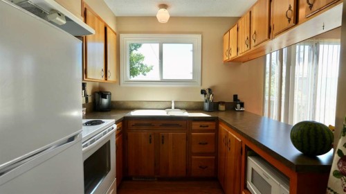 9527 89 Avenue, Peace River, AB 