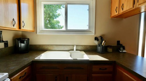 9527 89 Avenue, Peace River, AB 