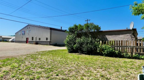 9527 89 Avenue, Peace River, AB 