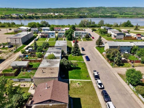 9527 89 Avenue, Peace River, AB 