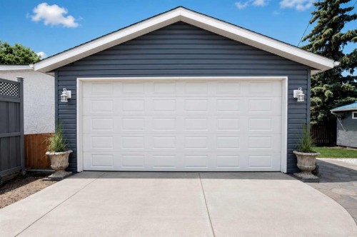 9209 111 Avenue, Grande Prairie, AB 