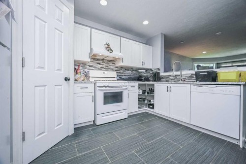 7018 90 Street, Grande Prairie, AB - Indoor Photo Showing Kitchen