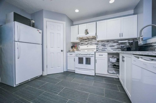 7018 90 Street, Grande Prairie, AB - Indoor Photo Showing Kitchen