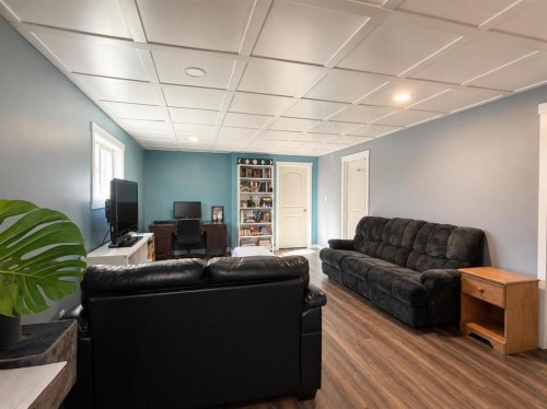 4214 55 Avenue, High Prairie, AB 