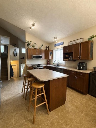 4214 55 Avenue, High Prairie, AB 