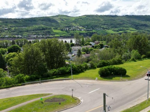 8905 107 Avenue, Peace River, AB 