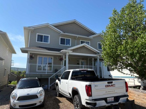 8905 107 Avenue, Peace River, AB 