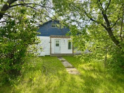 5013 4th Street Donnelly, AB T0H 1G0