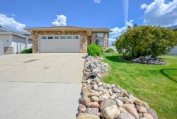 11321 95 Street Grande Prairie, AB T8V 6T6