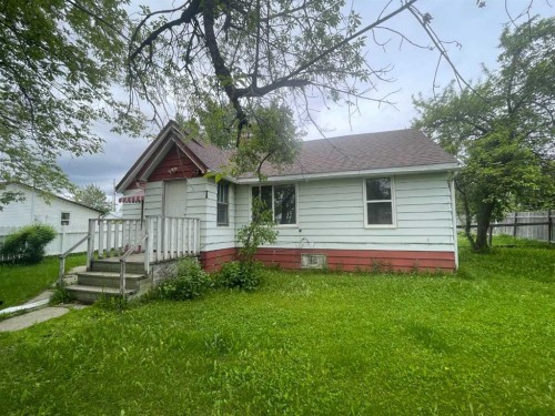 11020 104 Ave., Fairview, AB 