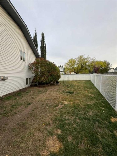 806 Cherry Crescent, Beaverlodge, AB - Outdoor