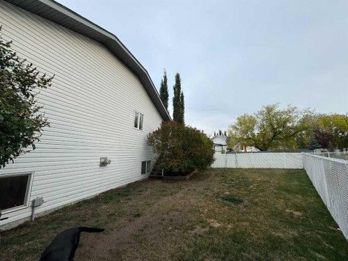 806 Cherry Crescent, Beaverlodge, AB - Outdoor