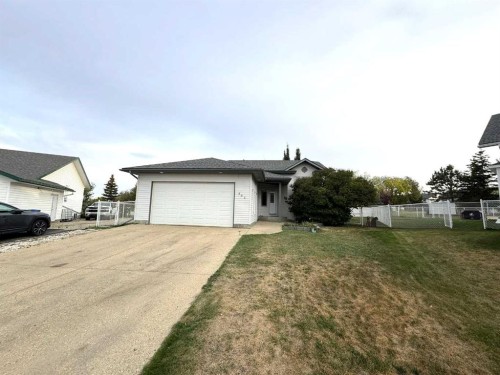 806 Cherry Crescent, Beaverlodge, AB - Outdoor