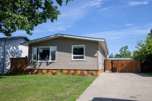 9922 81 Avenue  Grande Prairie, AB T8V 3T2