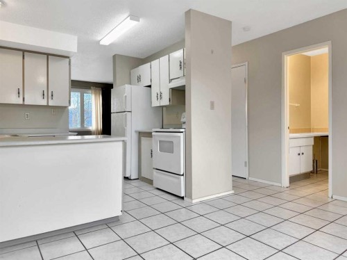 57 97 Avenue, Grande Cache, AB - Indoor Photo Showing Kitchen