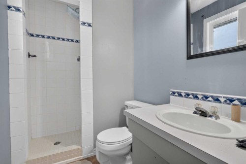 10004-93 Ave, Wembley, AB - Indoor Photo Showing Bathroom
