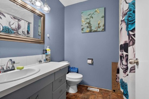 10004-93 Ave, Wembley, AB - Indoor Photo Showing Bathroom