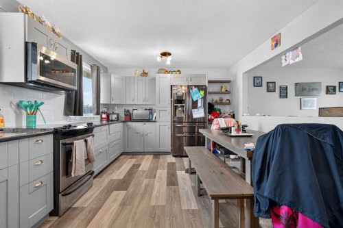 10004-93 Ave, Wembley, AB - Indoor Photo Showing Kitchen