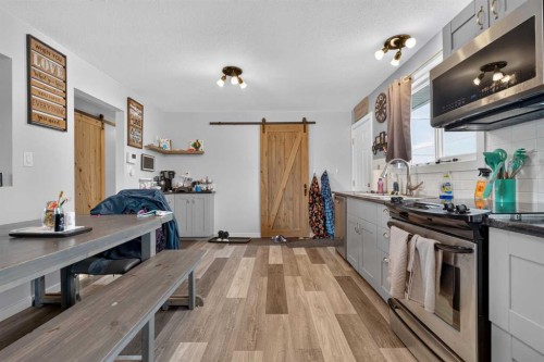 10004-93 Ave, Wembley, AB - Indoor Photo Showing Kitchen