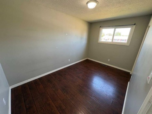 9609 77 Avenue, Peace River, AB 