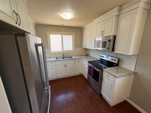 9609 77 Avenue, Peace River, AB 