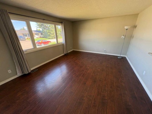 9609 77 Avenue, Peace River, AB 