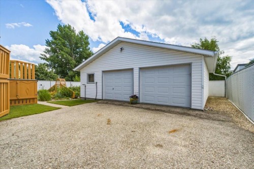 9255 99 Avenue, Grande Prairie, AB 