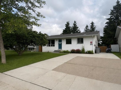 9616 76 Avenue  Grande Prairie, AB T8V 4L4