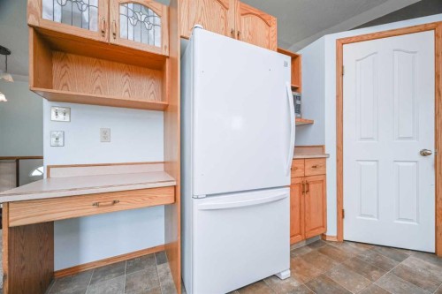 902 Birch Street, Beaverlodge, AB - Indoor Photo Showing Kitchen