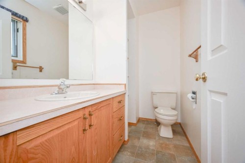 902 Birch Street, Beaverlodge, AB - Indoor Photo Showing Bathroom