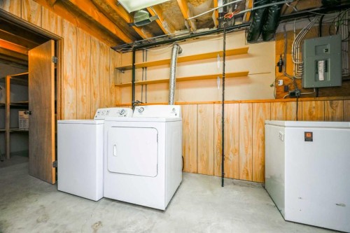 902 Birch Street, Beaverlodge, AB - Indoor Photo Showing Laundry Room